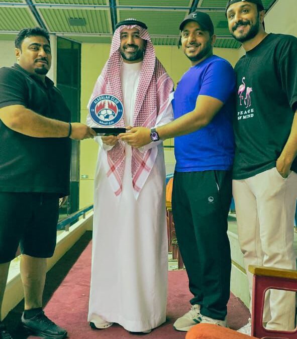 الرئيس التنفيذي للإتحاد السعودي للسباحة يزور نادي العدالة