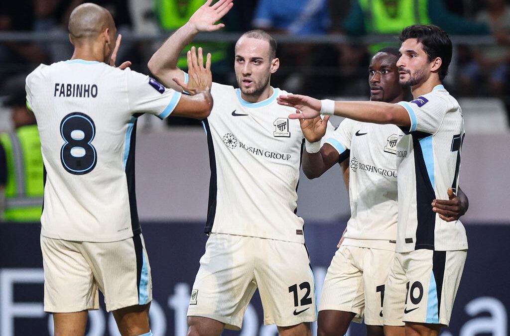 الاتحاد يكتسح الشرطة العراقي برباعية رغم الطرد