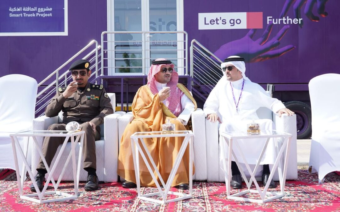 نيابة عن محافظ القطيف.. رئيس مركز سيهات يقف على الجهود التوعوية لمشروع «الحافلة الذكية»