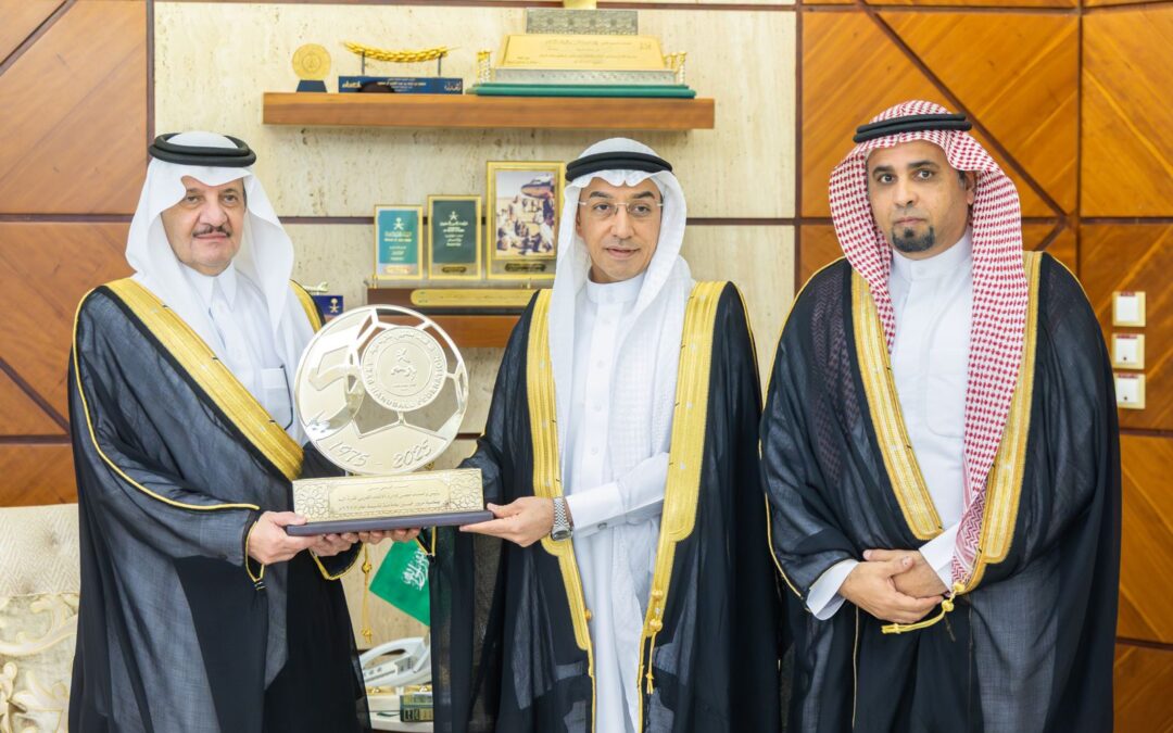 سمو أمير المنطقة الشرقية يستقبل رئيس الاتحاد العربي لكرة اليد