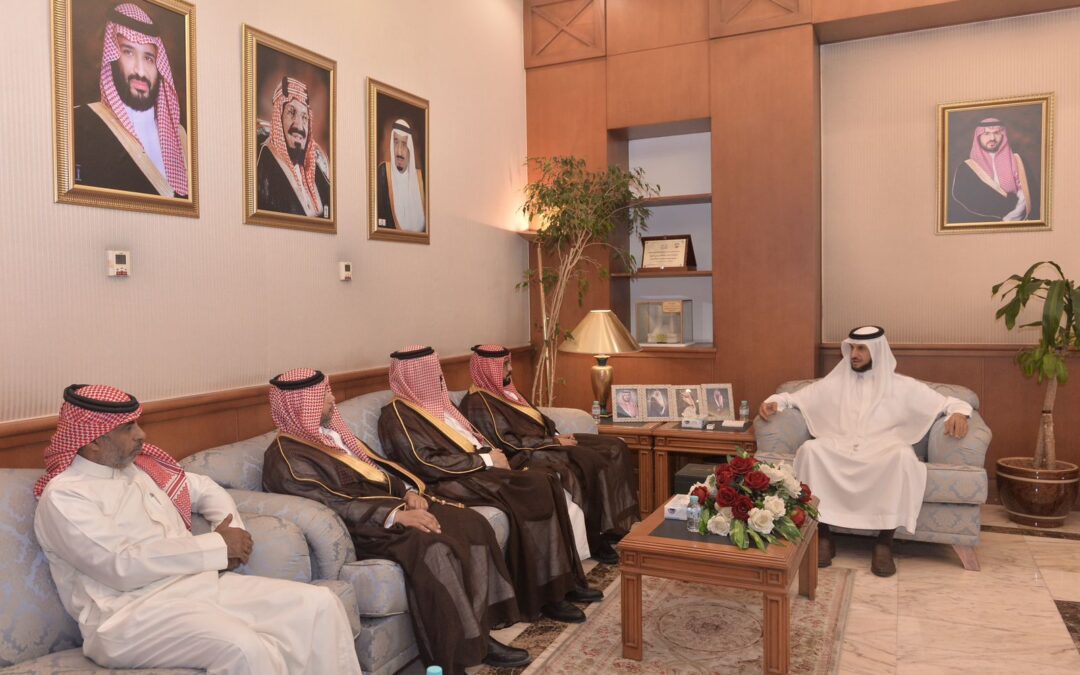 محافظ القطيف يطّلع على مبادرة «عسل المانجروف» واستعدادات مهرجان روبيان الشرقية 2025