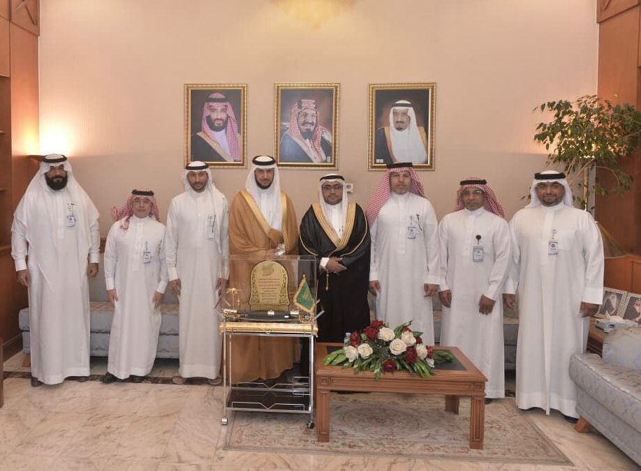 محافظ القطيف يطلع على أنشطة ومشاريع جمعيتي حلة محيش وأم الحمام