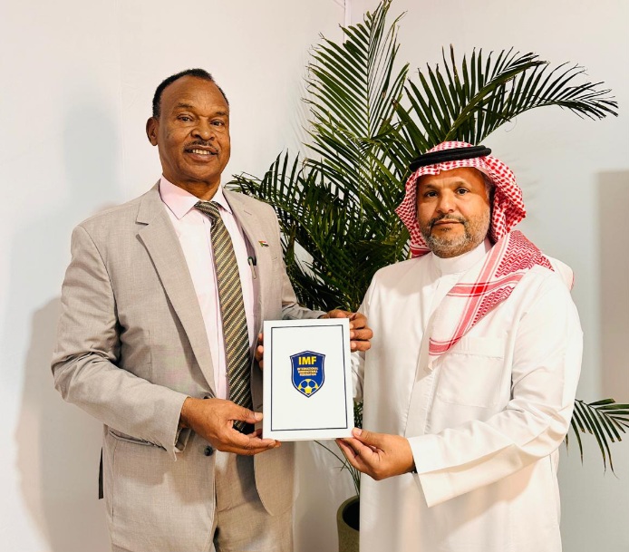 رئيس الاتحاد الدولي لكرة القدم المصغرة يجتمع مع وزير الرياضة السوداني على هامش منافسات الرياض 2025
