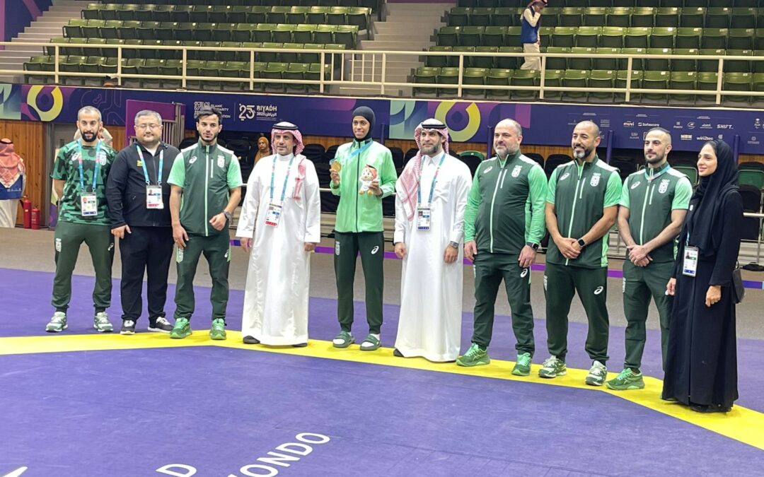 دنيا أبو طالب تتوّج بأول ذهبية سعودية في فئة النساء بدورة ألعاب التضامن الإسلامي وتلقى التهنئة من نائب رئيس اللجنة الأولمبية