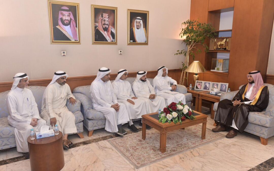محافظ القطيف يلتقي جمعية مضر بالقديح.. ويطلع على تقريرها السنوي في عامها الـ60