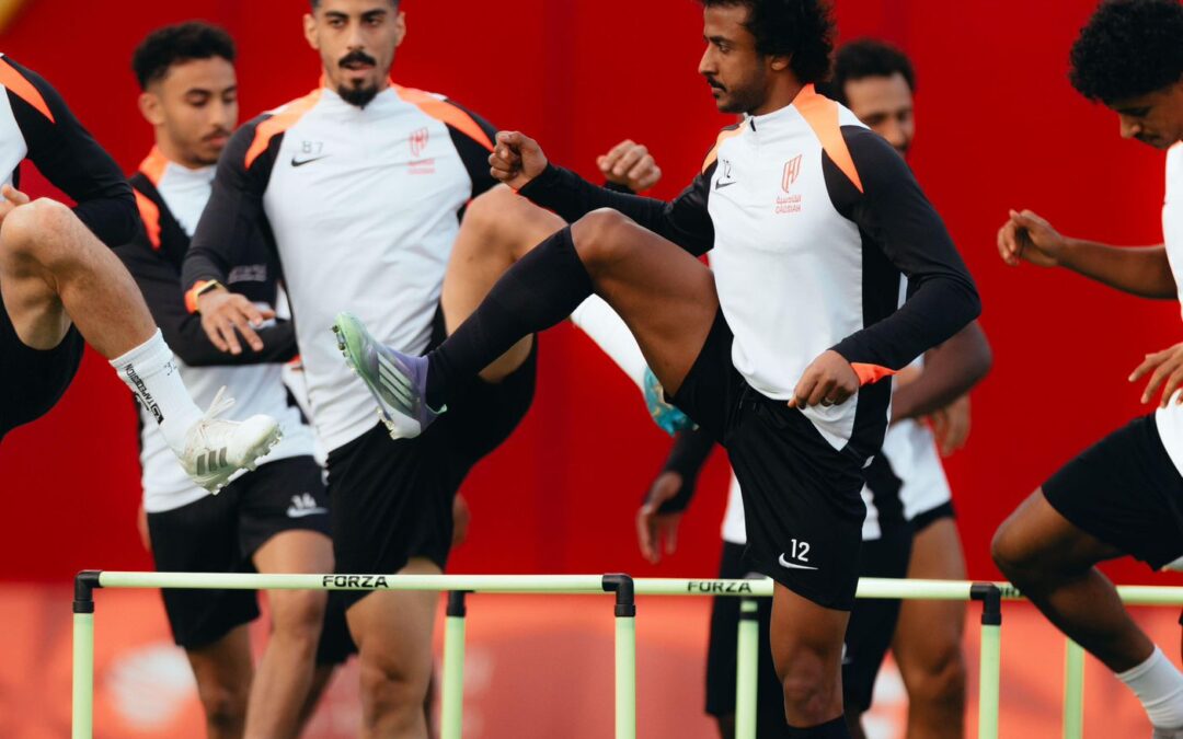 القادسية ينهي تحضيراته ويغادر إلى الرياض لمواجهة الشباب