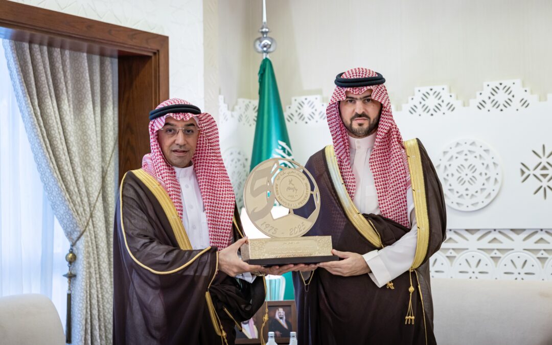 سمو نائب أمير المنطقة الشرقية يستقبل رئيس الاتحاد العربي لكرة اليد