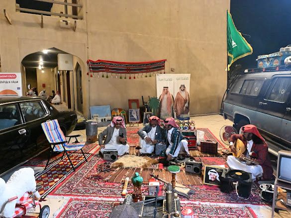 ذكريات الآباء تعود للحياة.. حنين الماضي يسيطر على عرض «الرامس» للسيارات