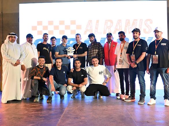 تلاحم خليجي.. أسطول كلاسيكي بحريني يخطف الأنظار في عرض الرامس للسيارات