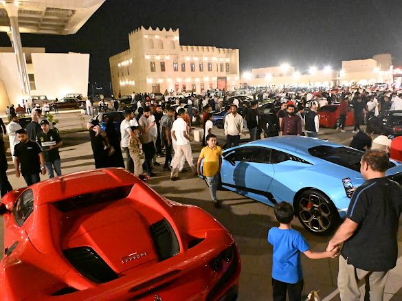 وسط حضور تجاوز 45 الف.. بنتلي ملكية ونوادر «كلاسيكية» في عرض الرامس