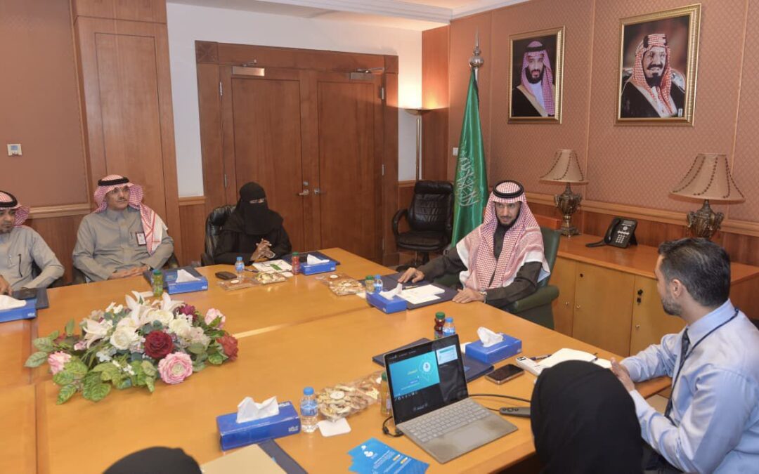 فريق لجنة المدن الصحية بالمنطقة الشرقية يلتقي محافظ القطيف ويقف ميدانيًا على معالم المحافظة