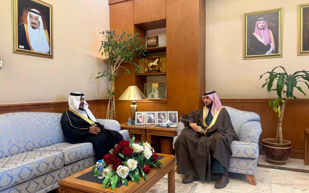 محافظ القطيف يلتقي مدير بريد المحافظة ويطّلع على تجربة التميّز في خدمة المستفيدين