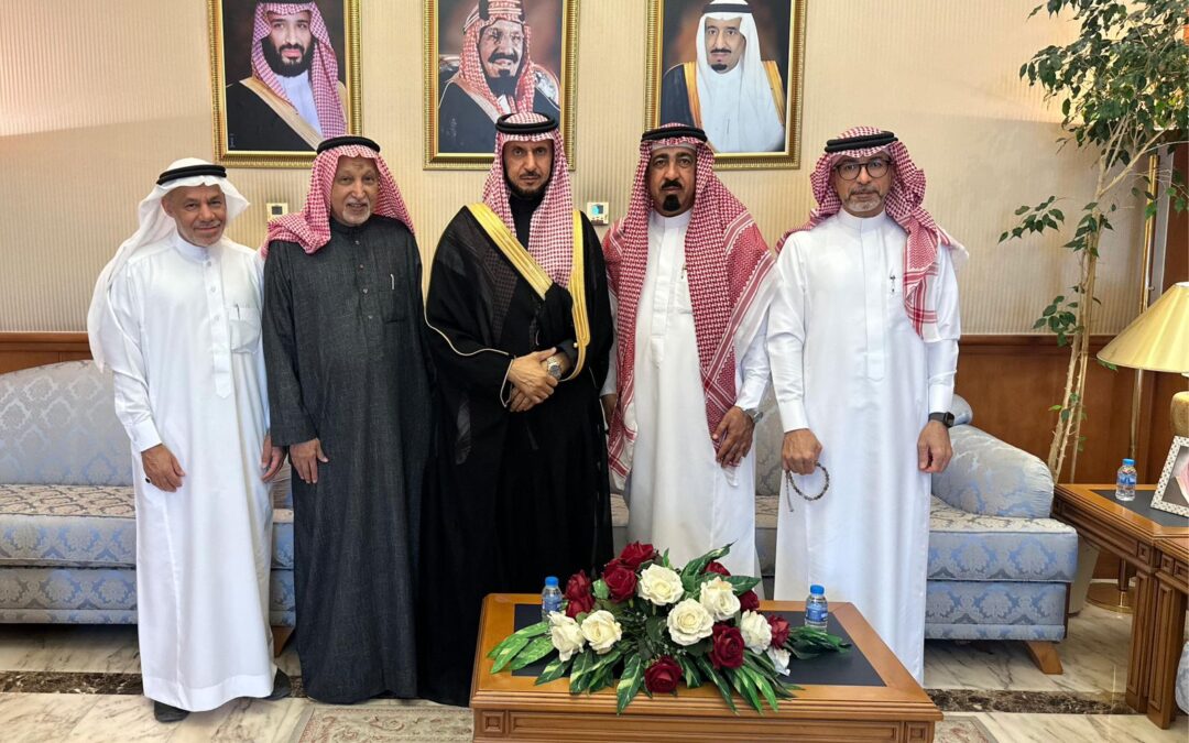 محافظ القطيف يلتقي نائب رئيس جمعية التنمية الأهلية بالبحاري