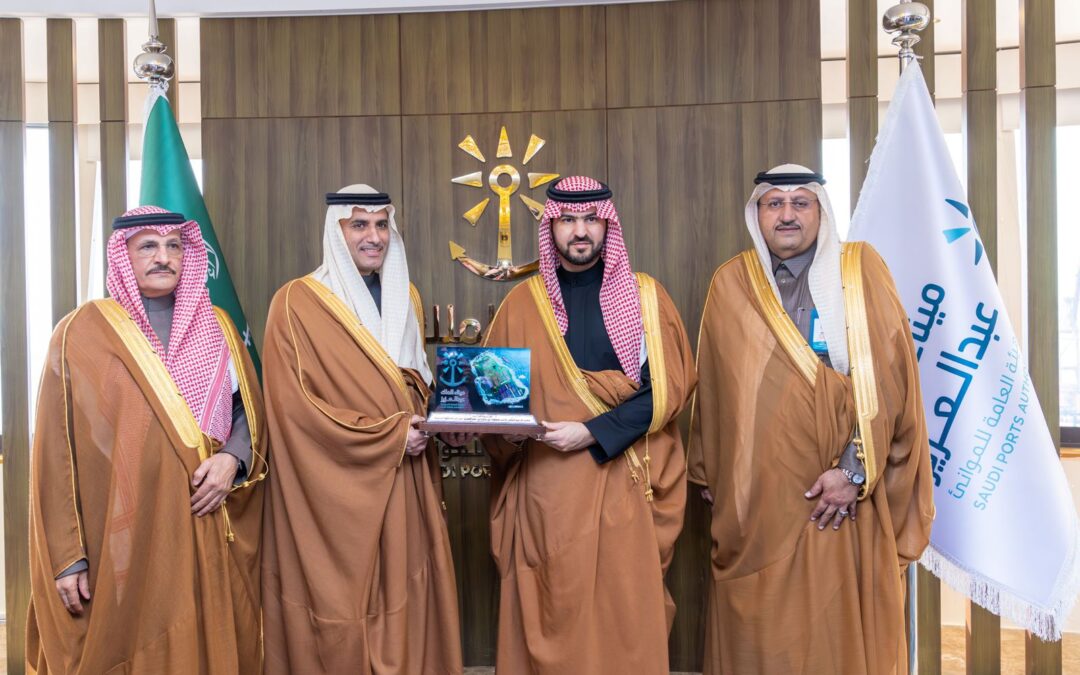 سمو نائب أمير المنطقة الشرقية يطلع على أنظمة التشغيل والمشاريع التطويرية في ميناء الملك عبدالعزيز بالدمام