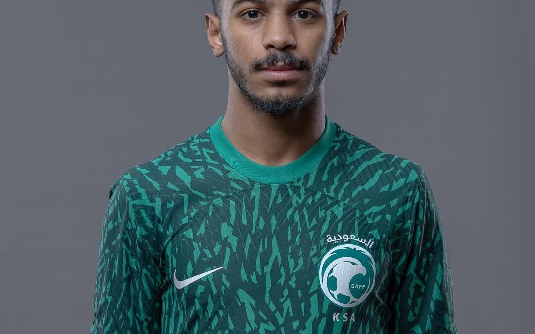 الخليج يعزّز صفوفه بالتعاقد مع بدر منشي وحسين العيسى