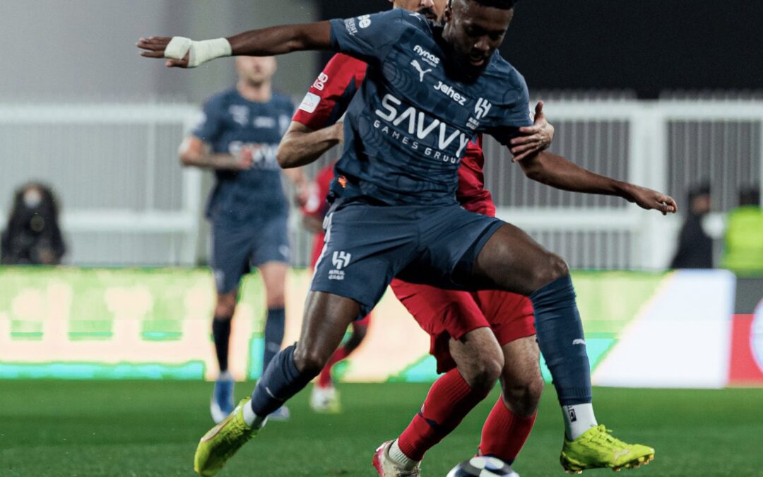 الهلال يعتلي الصدارة عبر بوابة ضمك