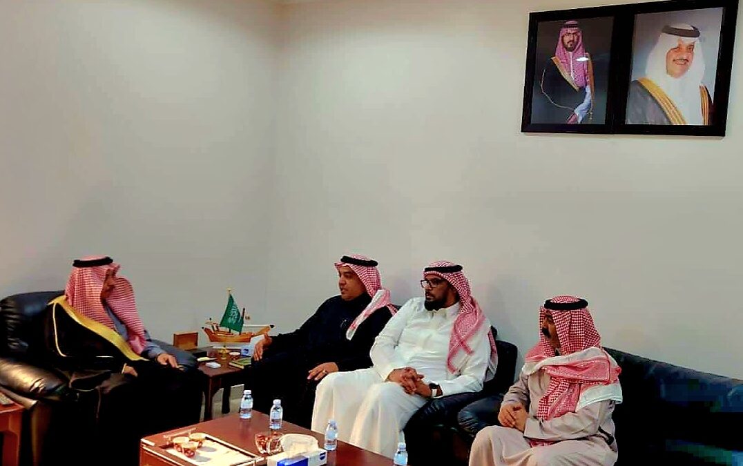 رئيس مركز جزيرة دارين وتاروت يلتقي مجلس إدارة نادي الجزيرة
