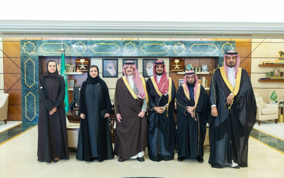 أمير المنطقة الشرقية يستقبل مدير الأحوال المدنية ويطّلع على التقرير السنوي