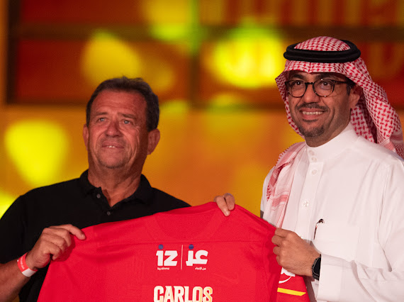 القادسية يحتفي بنجمه التاريخي “خوزيه كارلوس”