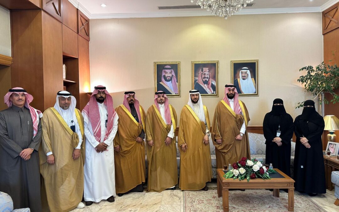 محافظ القطيف يلتقي مدير عام فرع وزارة الموارد البشرية والتنمية الاجتماعية بالمنطقة الشرقية
