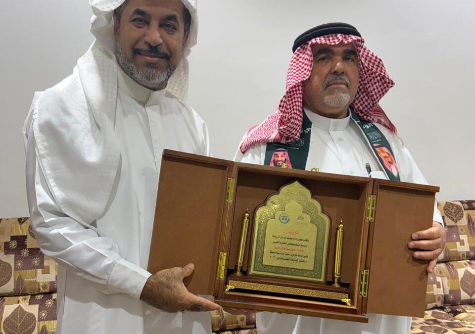 حسين الشيخ يستقبل “فرسان الرياضة” في مجلسه بالعوامية… تكريم يعكس الوفاء ويؤكد دعم الإعلام