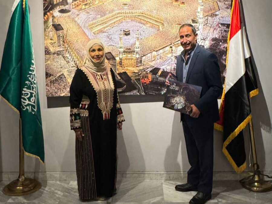 ختام ناجح في القاهرة…معرض “أطياف الحرمين” يستعد لجولة عربية جديدة من القاهرة إلى العواصم الخليجية والعربية