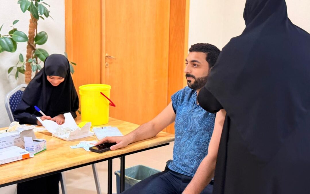 من جمعية القطيف الخيرية جرعات وقاية تسبق خطى 30 حاجًا إلى المشاعر