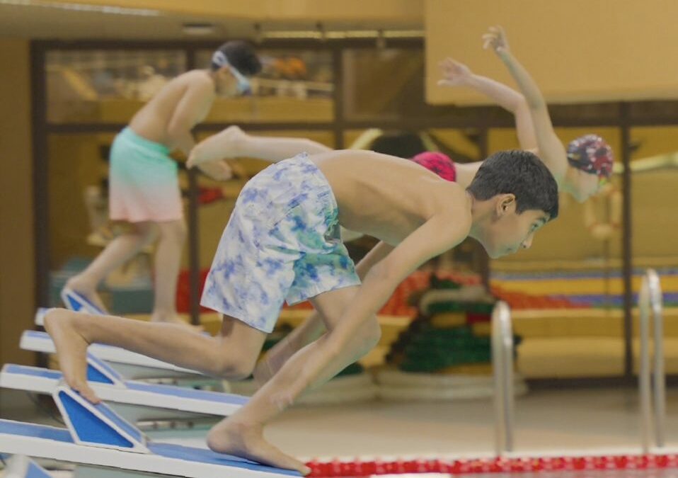 مشاركة واسعة في أولى فعاليات “أطلق قدراتك الخارقة” للسباحة في الرياض