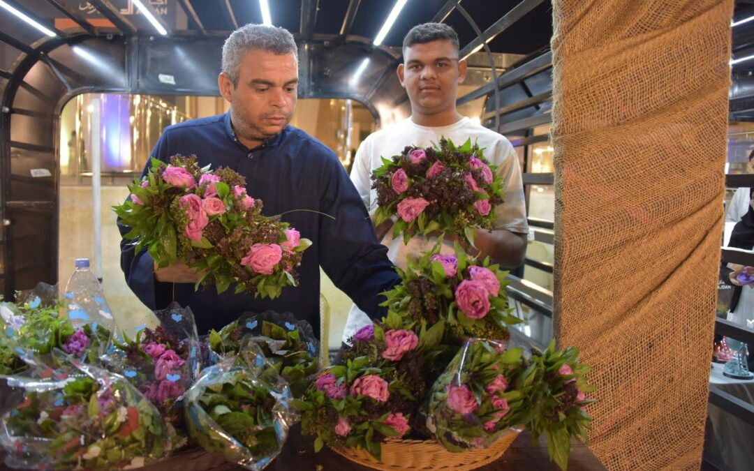 الرامس.. إنتاج محلي للورد المحمدي ينافس المستورد ومسرح تفاعلي يبهج الأطفال