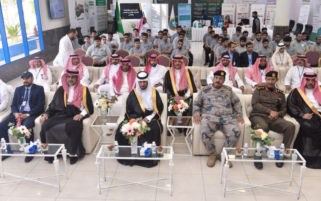 محافظ القطيف يفتتح المعرض التوعوي بأضرار المخدرات والتدخين في الكلية التقنية بالقطيف