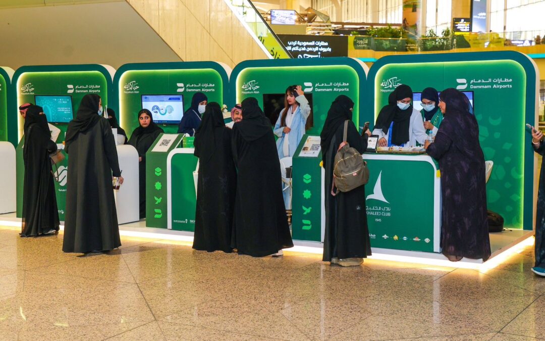 نادي الخليج يشارك في مبادرة «حياكم الله» لتفويج الحجاج بمطار الملك فهد الدولي