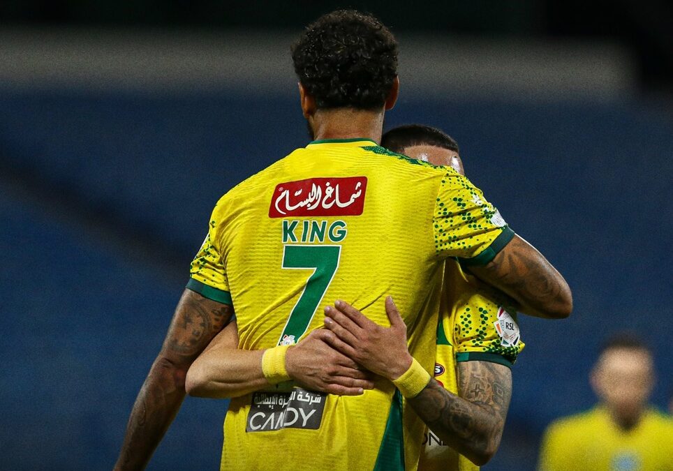 دوري روشن في أبهى صورة .. الخليج حسمها .. والهلال أنهى المهمة والفتح ونيوم تعادل