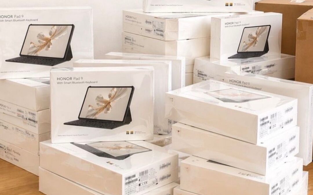 أكثر من 100 جهاز لوحي وزعتهم جمعية القطيف الخيرية على مستفيديها من الطلاب