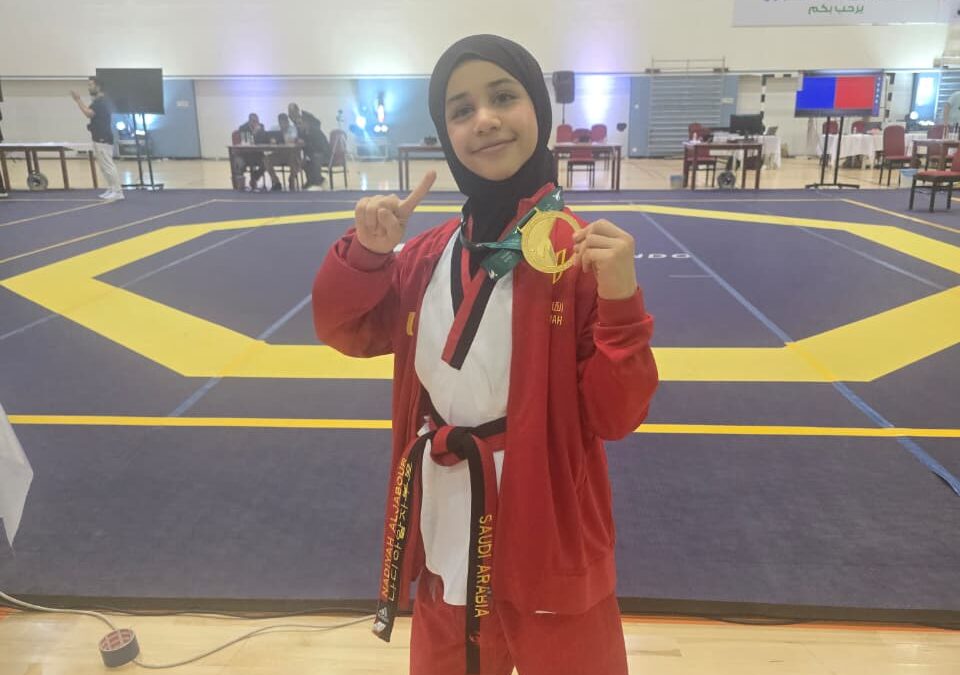 من التفوق إلى التكريم.. الدكتور الحسيني يحتفي بالاء أبو الرحى بعد إنجازين مميزين