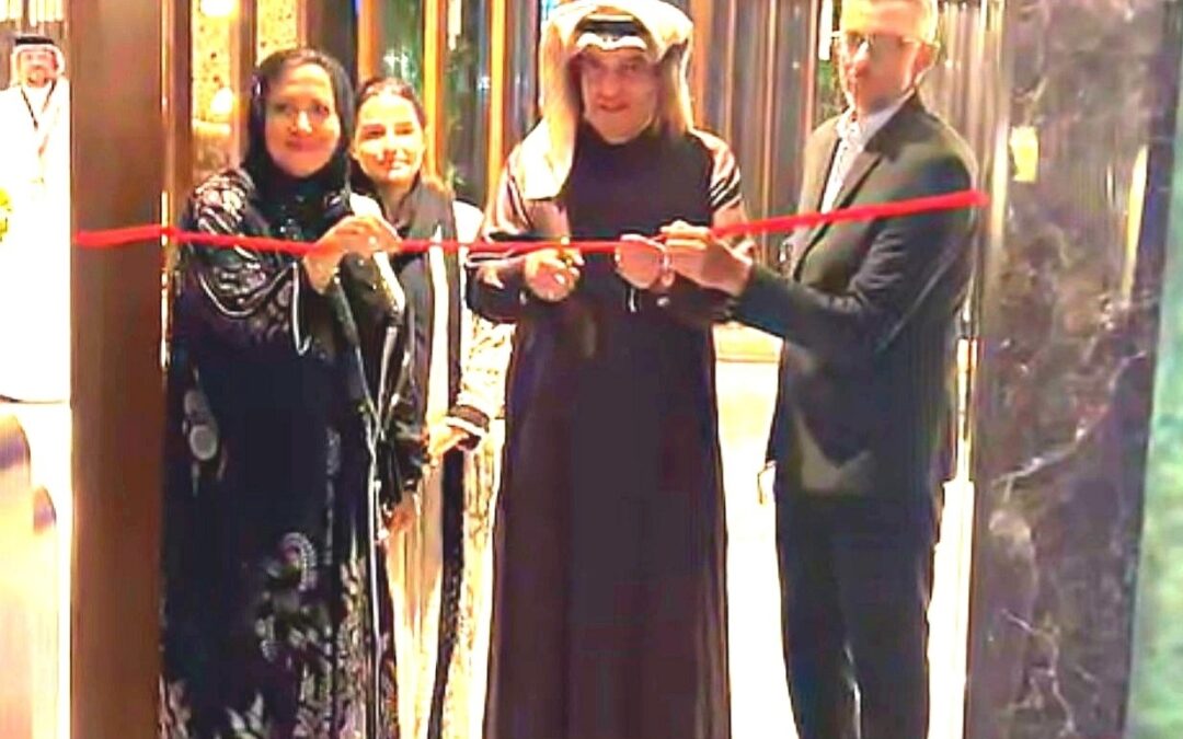 “معرض الحج” في جدة: 20 فنانًا يقرأون الموسم بلغة بصرية معاصرة