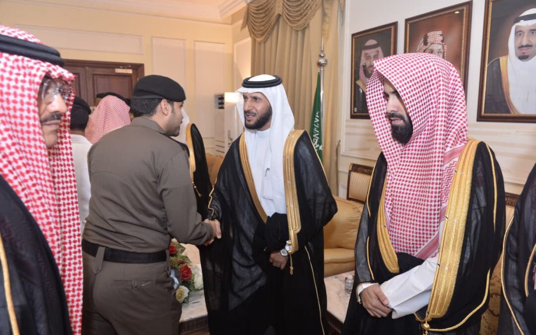 محافظ القطيف يلتقي جموع المهنئين بعيد الأضحى المبارك ويهنئ القيادة بنجاح موسم الحج