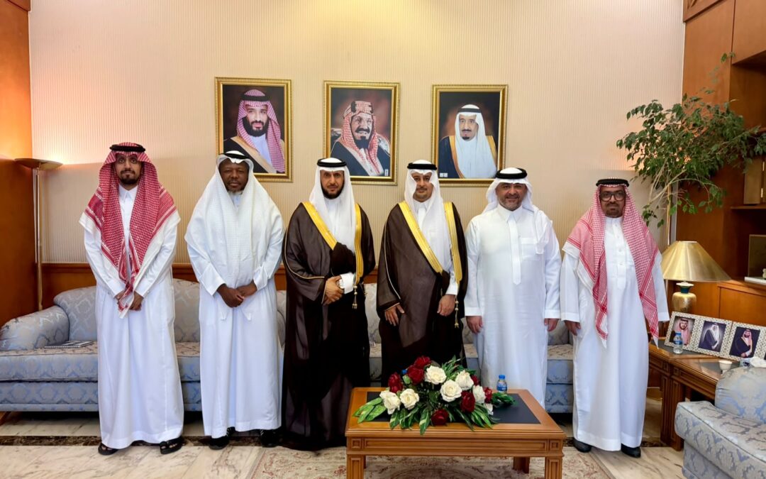 محافظ القطيف يلتقي مدير STC في منطقة الدمام 