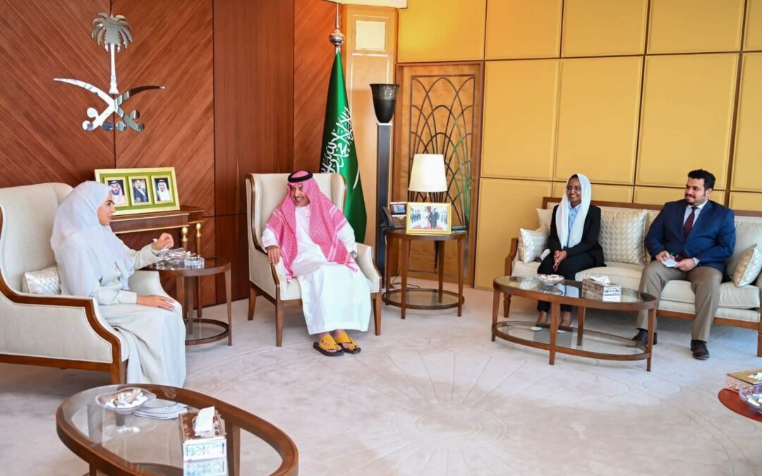 سفير المملكة بالقاهرة يستقبل وفد نادي السلام ويشيد بنجاحات الرياضة النسائية السعودية