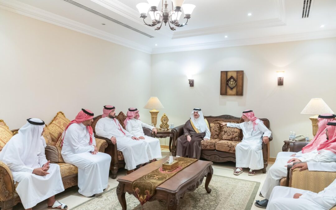 سمو أمير المنطقة الشرقية يقدم التعازي لأسرة الرتوعي