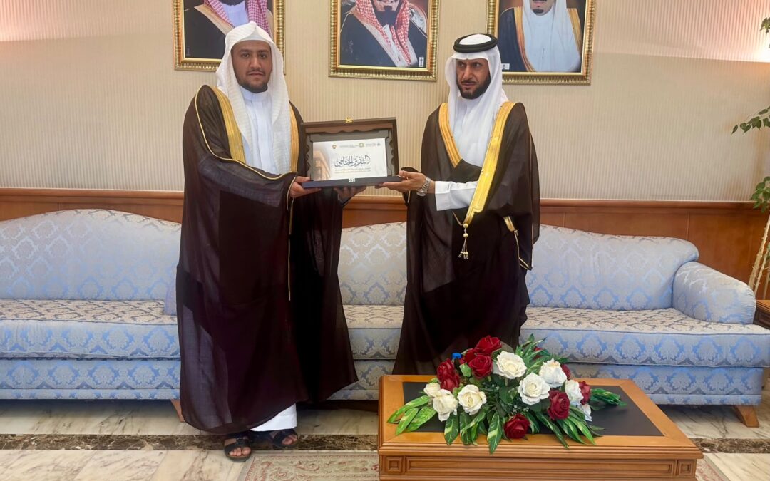 محافظ القطيف يلتقي جمعية الدعوة والإرشاد ويطّلع على التقرير الختامي لمعرض جهود المملكة في خدمة الحرمين الشريفين