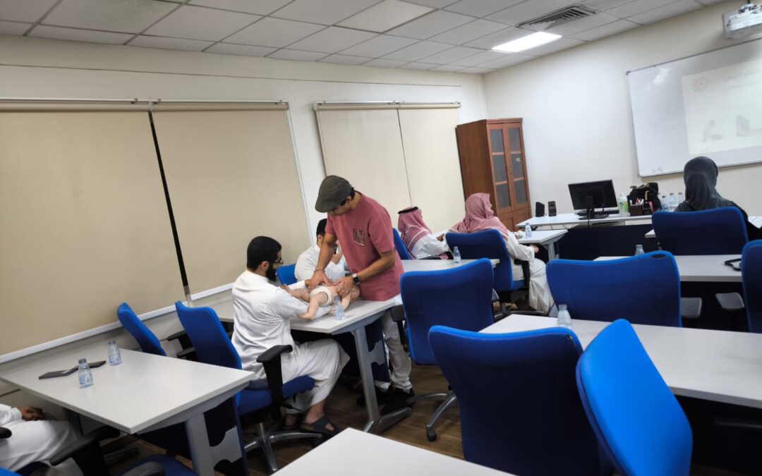 مسعفون بلا حدود يرسّخ ثقافة الإنقاذ بمهارات عملية في الدمام