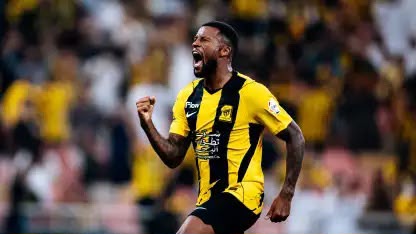 فينالدوم يحتفل بمئويته في دوري روشن بهدفه الأول مع الاتحاد